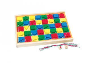 Colorama, fűzőcske játék és fa társasjáték a színekkel és a formákkal (FK1072, 3-7 év)