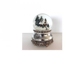 Zenélő hógömb Ház fákkal, ajándéktárgy ezüst talppal (átmérő 10 cm)